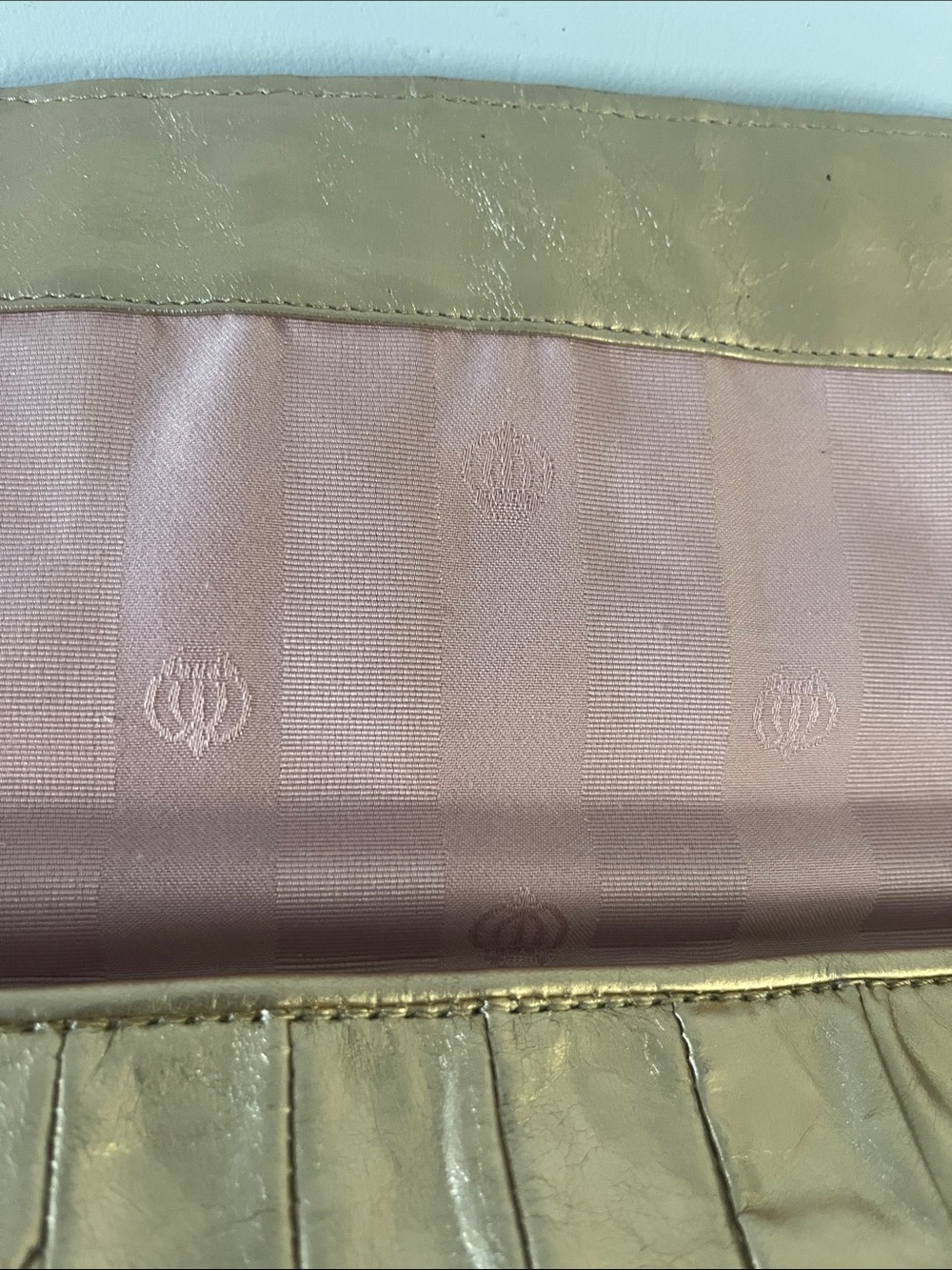 Juicy Couture Vintage 80’s Metallic Gold Quilted Chain Clutch with Handle - Picture 4 of 10